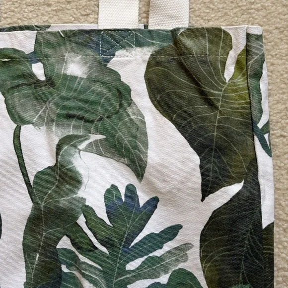 Tommy Bahama Tropical Tote Bag - Picture 4 of 10